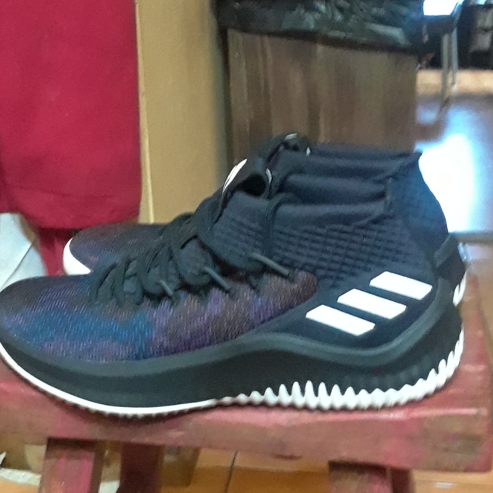 Adidas Dame 4